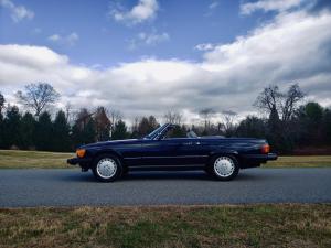 Mercedes-Benz 560 SL 1986 года  (NA)